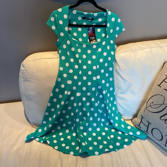 NEW NWT - green white polka dots lined maxi dress - size M - Picture 1 of 5